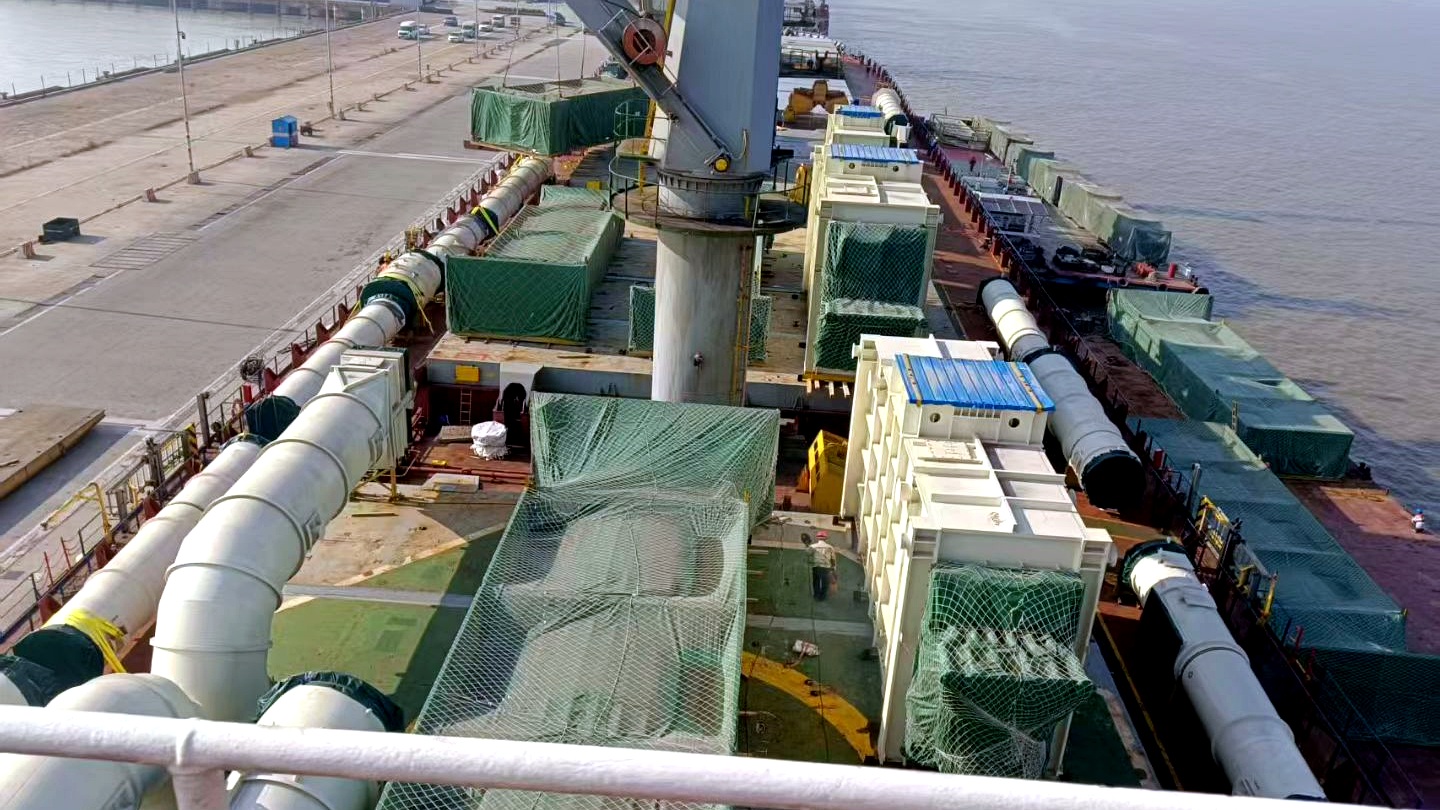 Breakbulk cargo arranged on a vessel deck