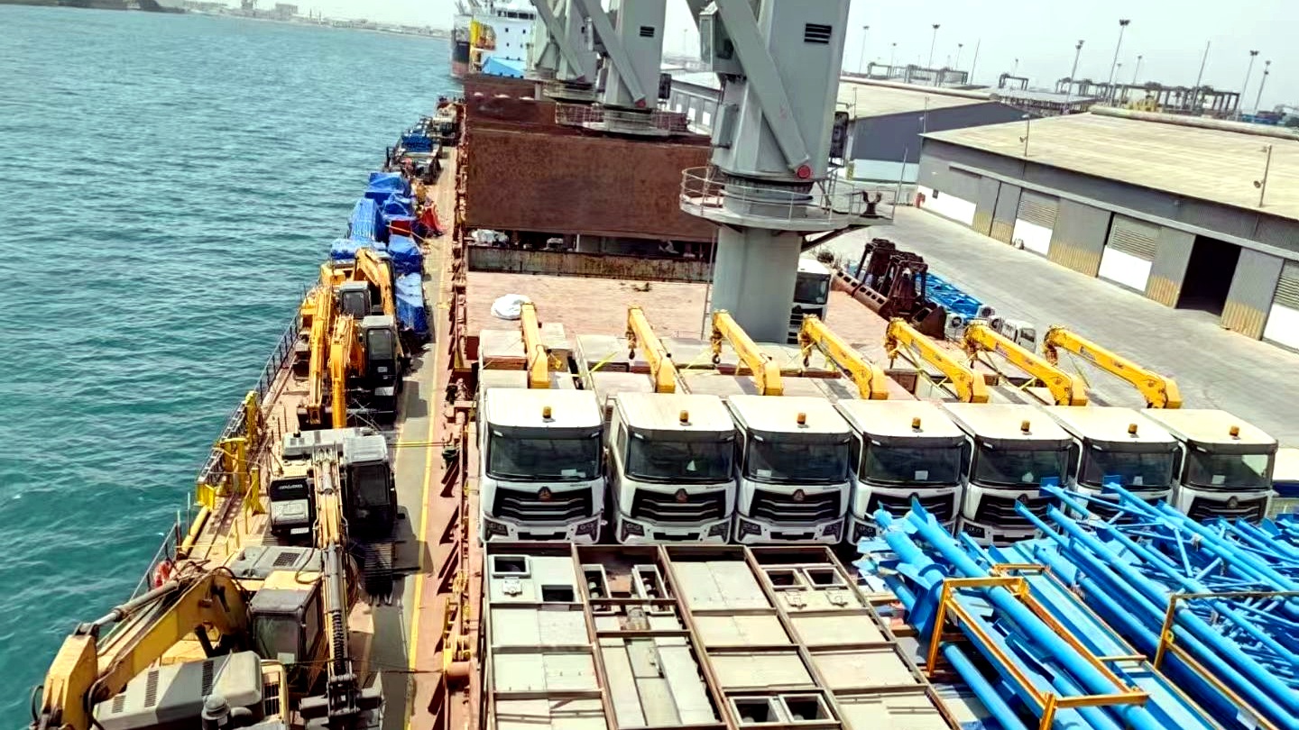 Breakbulk cargo arranged on a vessel deck at a port